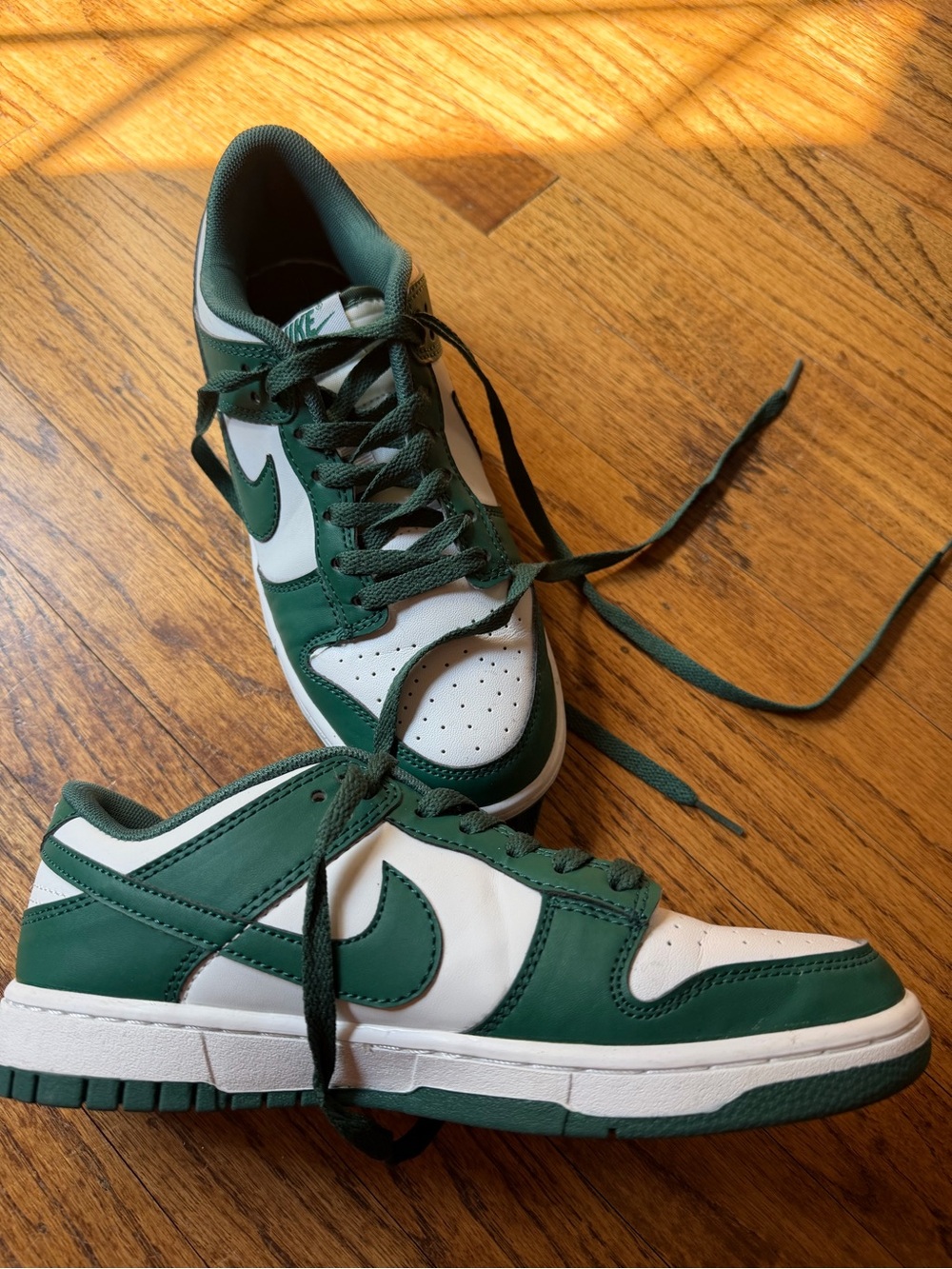 Nike Low-Top Sneakers in White and Green